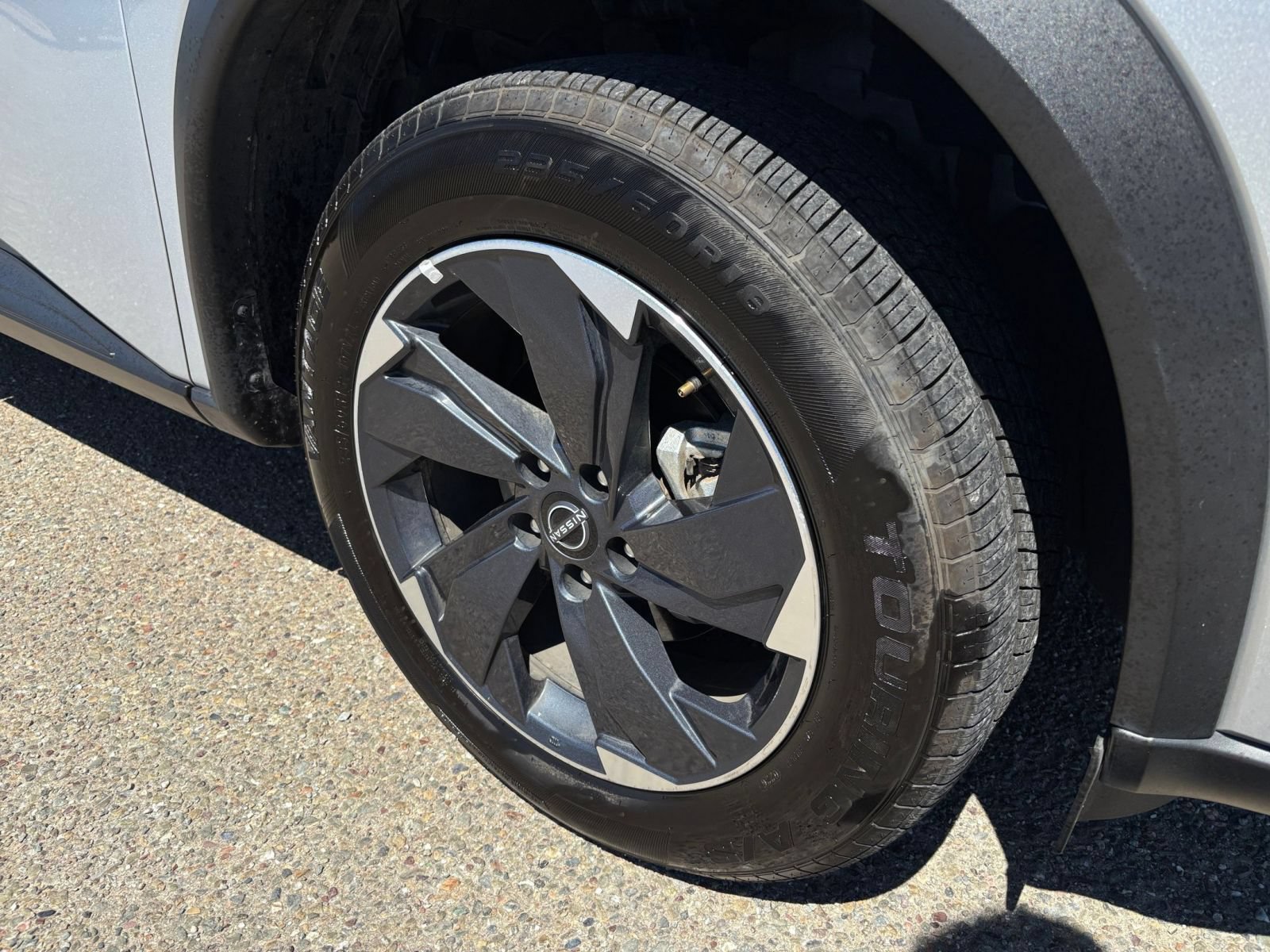 Used 2025 Nissan Rogue SV FWD image 32