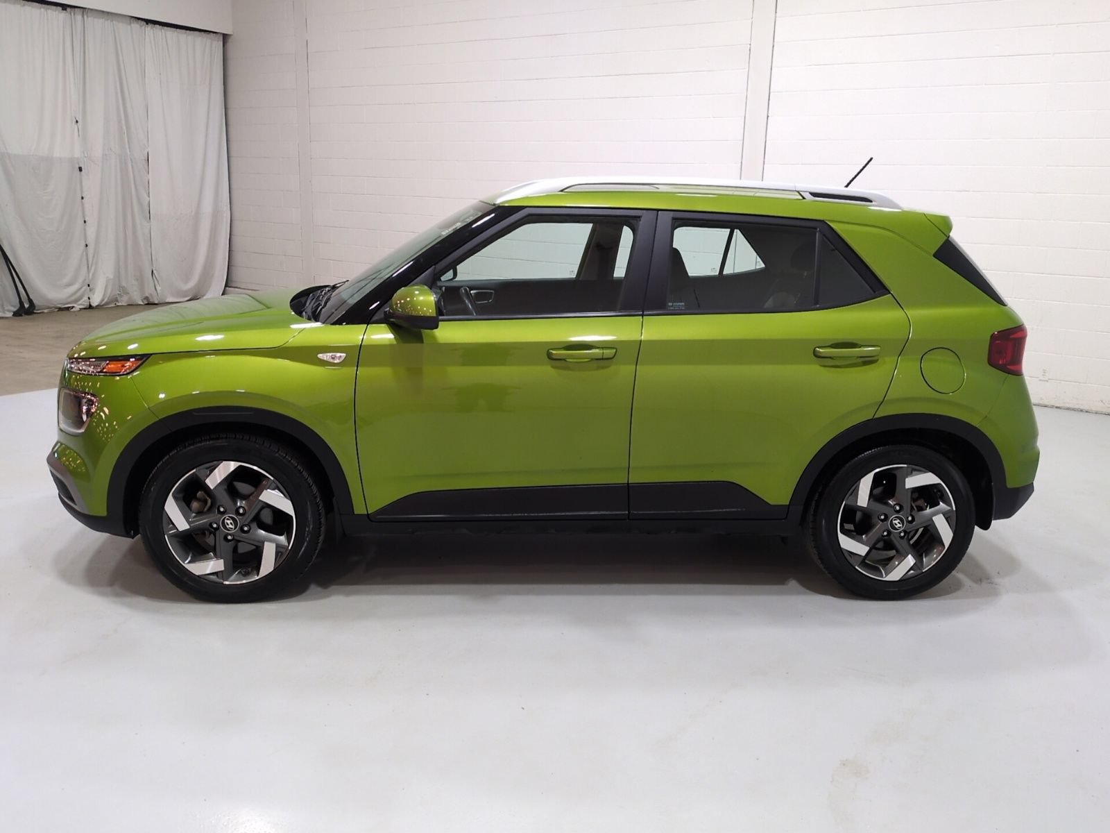 Certified 2023 Hyundai Venue SEL FWD image 6
