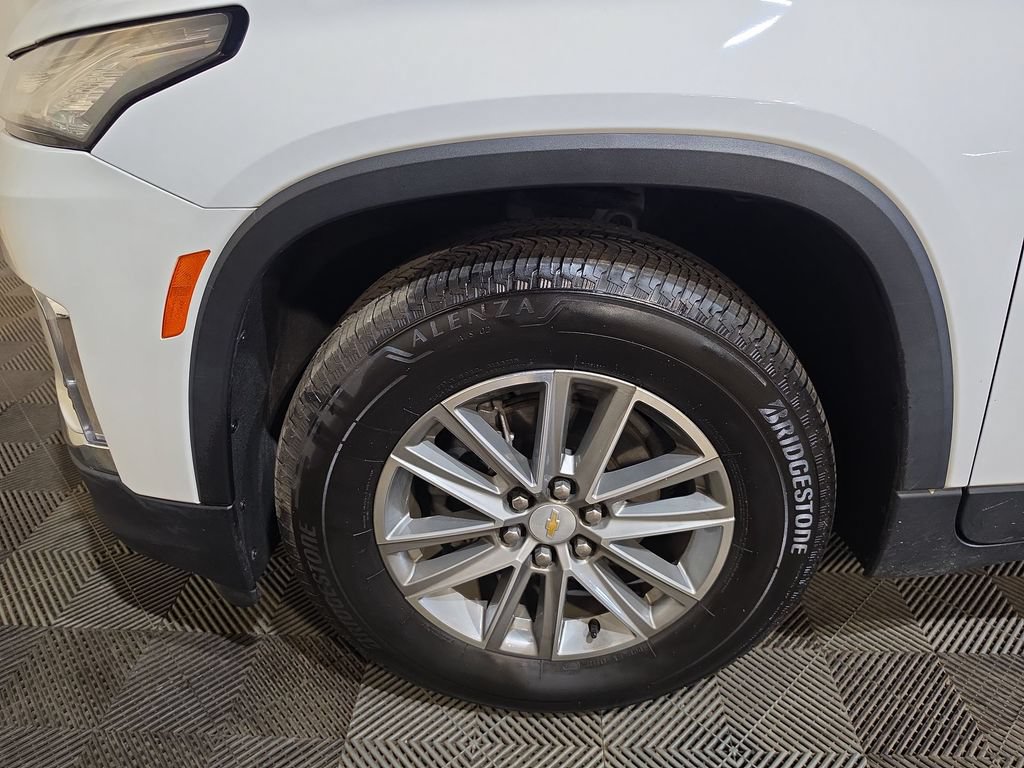 Used 2023 Chevrolet Traverse LT w/ LPO, Cargo Package AWD/4WD image 18