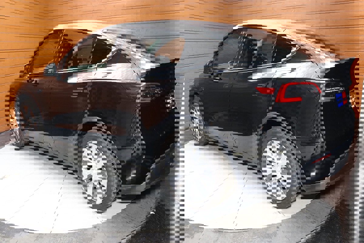 Used 2023 Tesla Model Y Long Range image 14