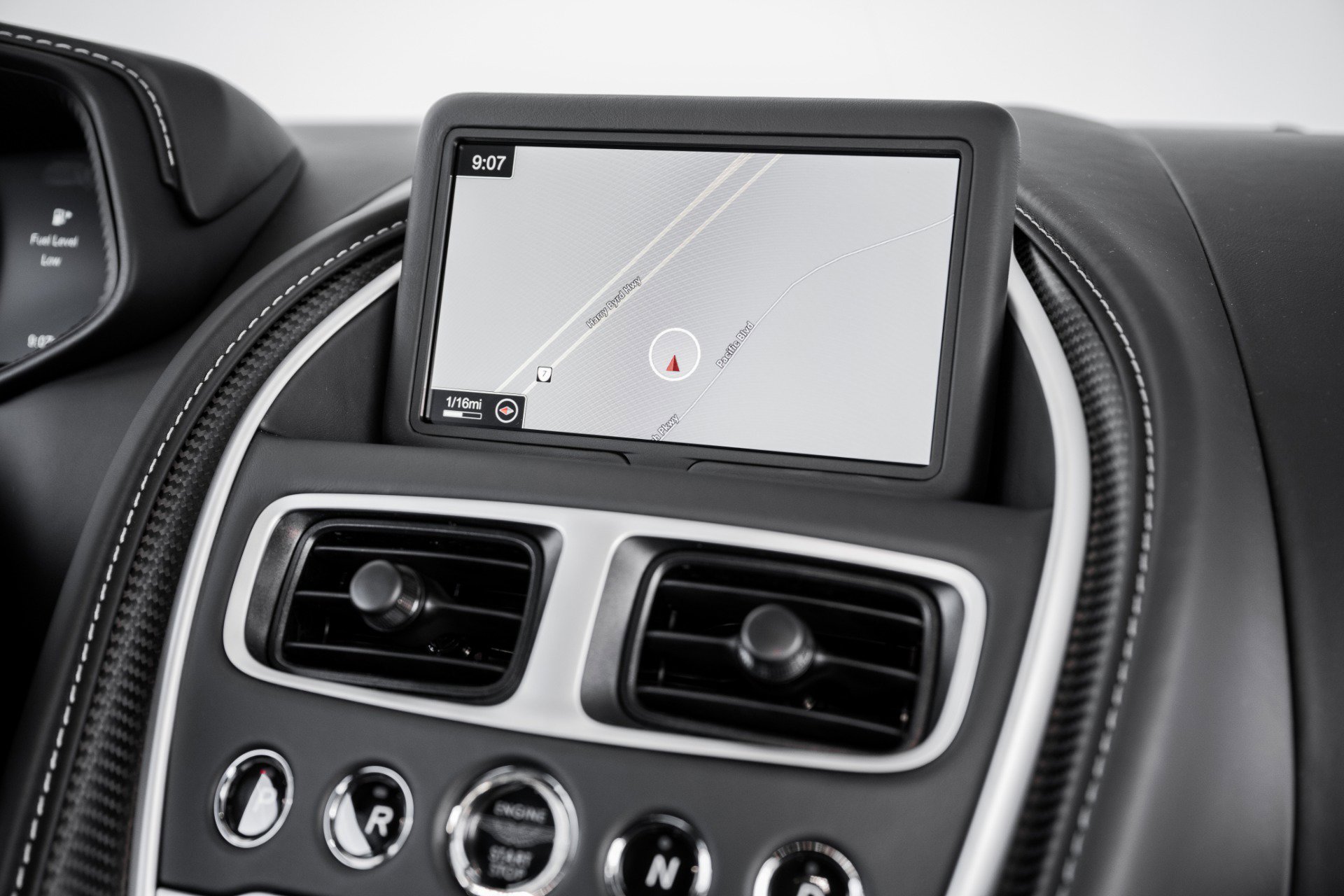 Used 2023 Aston Martin DB11 Coupe image 19