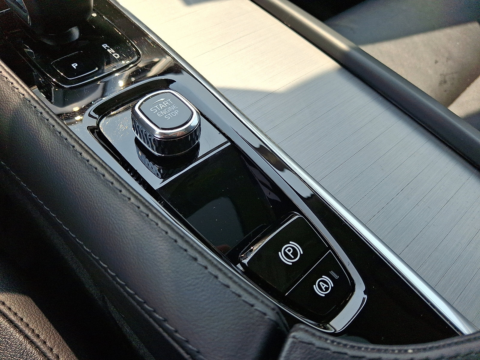 Certified 2024 Volvo XC90 B5 Core w/ Protection Package Premier AWD/4WD image 23