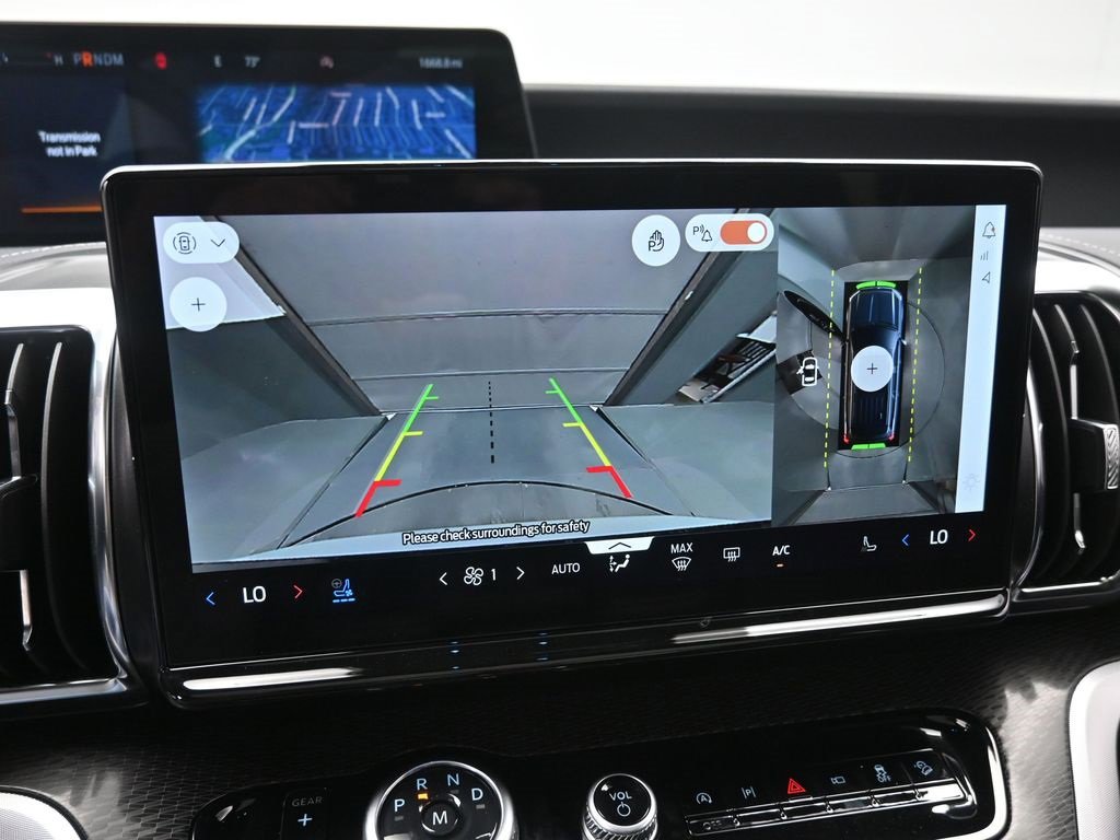 New 2025 Ford Expedition Platinum w/ Stealth Performance Package image 4