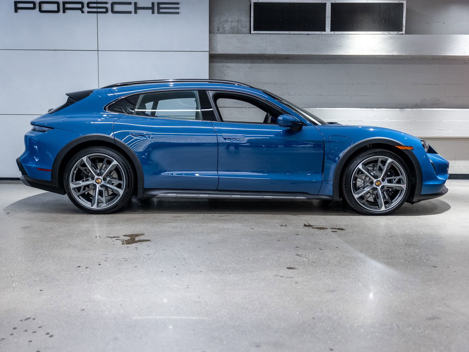 Certified 2023 Porsche Taycan Turbo AWD/4WD image 18