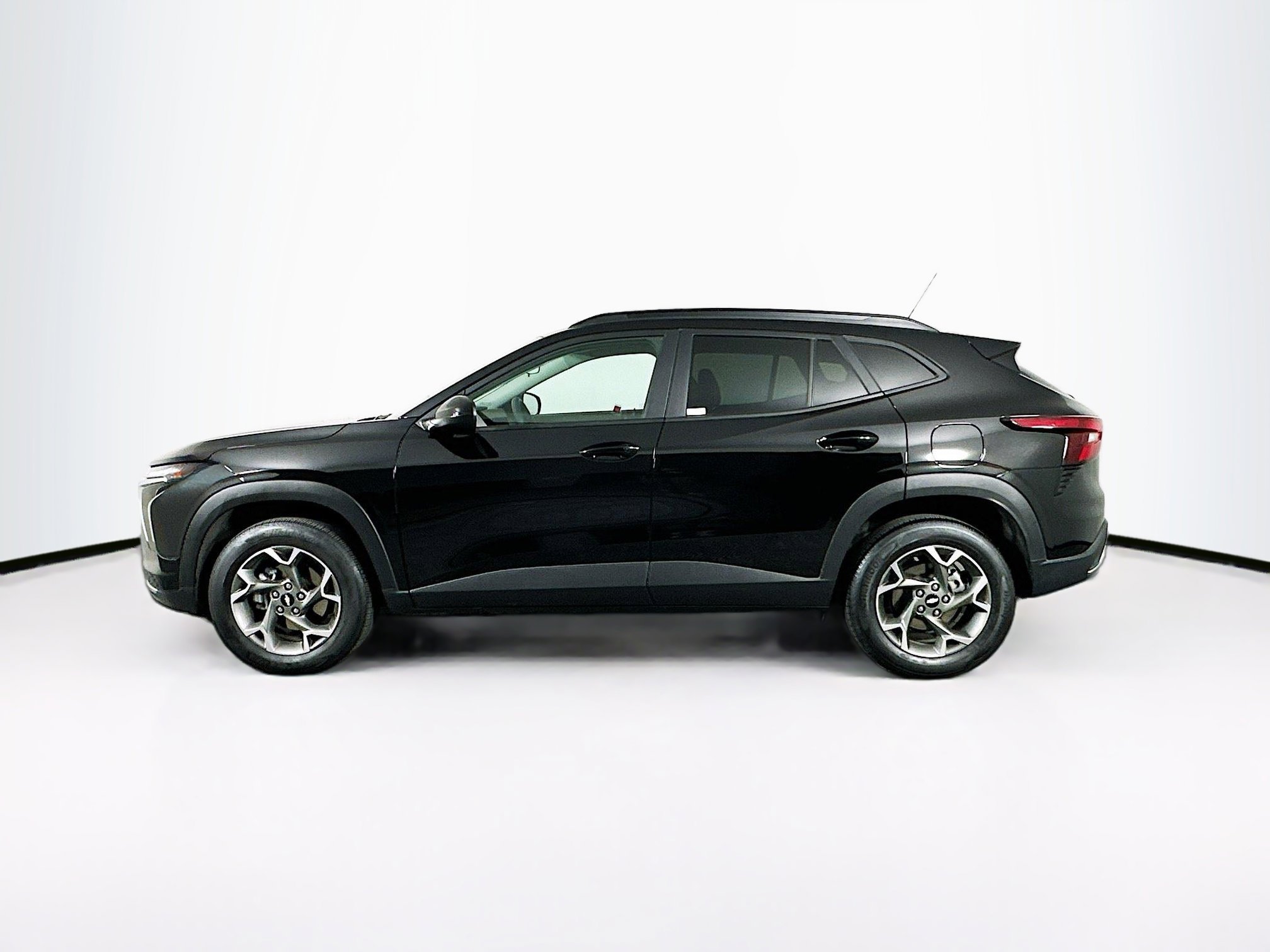 Used 2025 Chevrolet Trax LT image 4