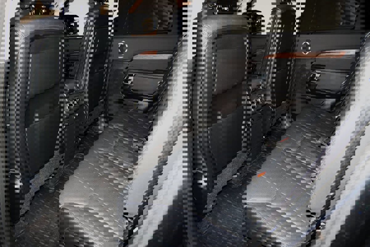 Used 2018 Land Rover Discovery HSE image 50