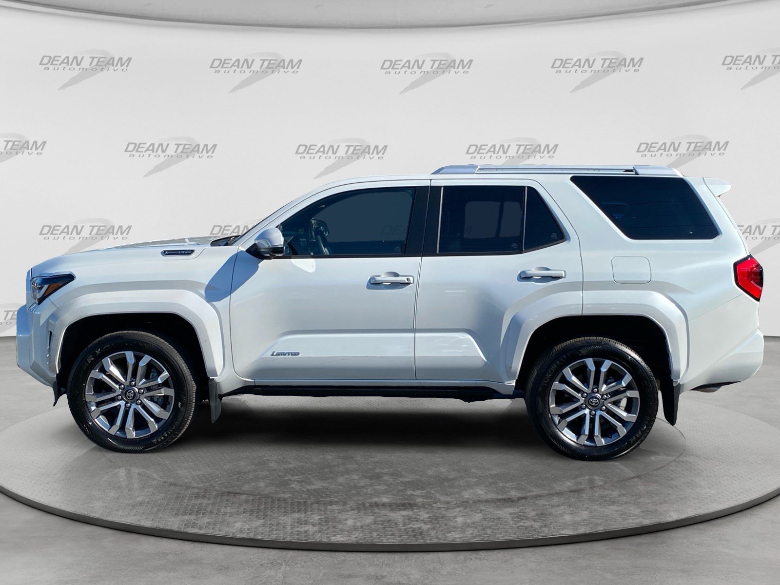 Used 2025 Toyota 4Runner Limited AWD/4WD image 4