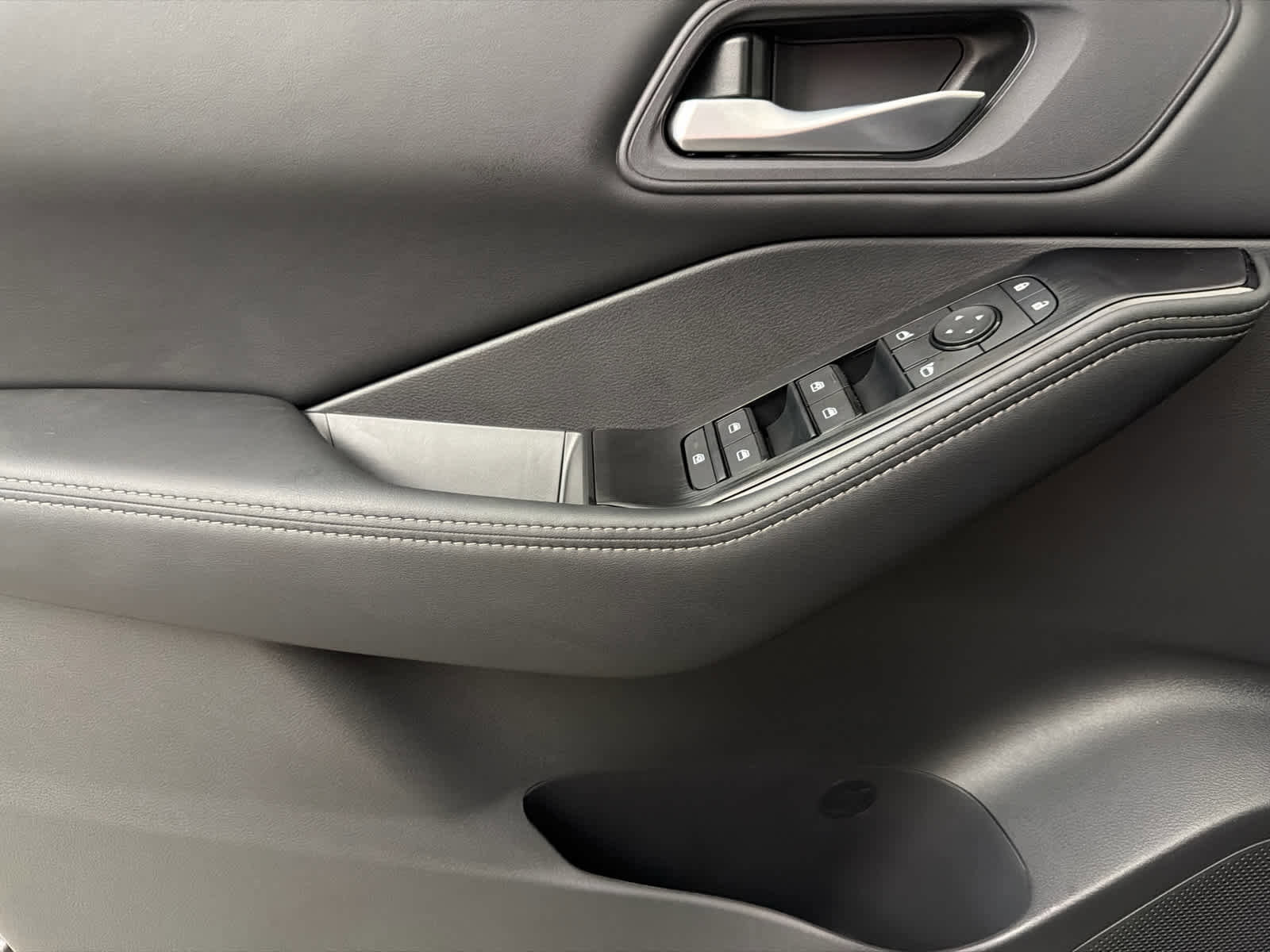 New 2026 Nissan Rogue SV AWD/4WD image 22