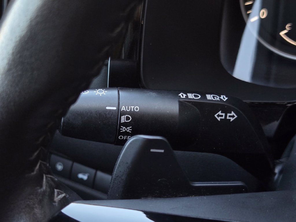 Used 2025 Nissan Pathfinder SL AWD/4WD image 33