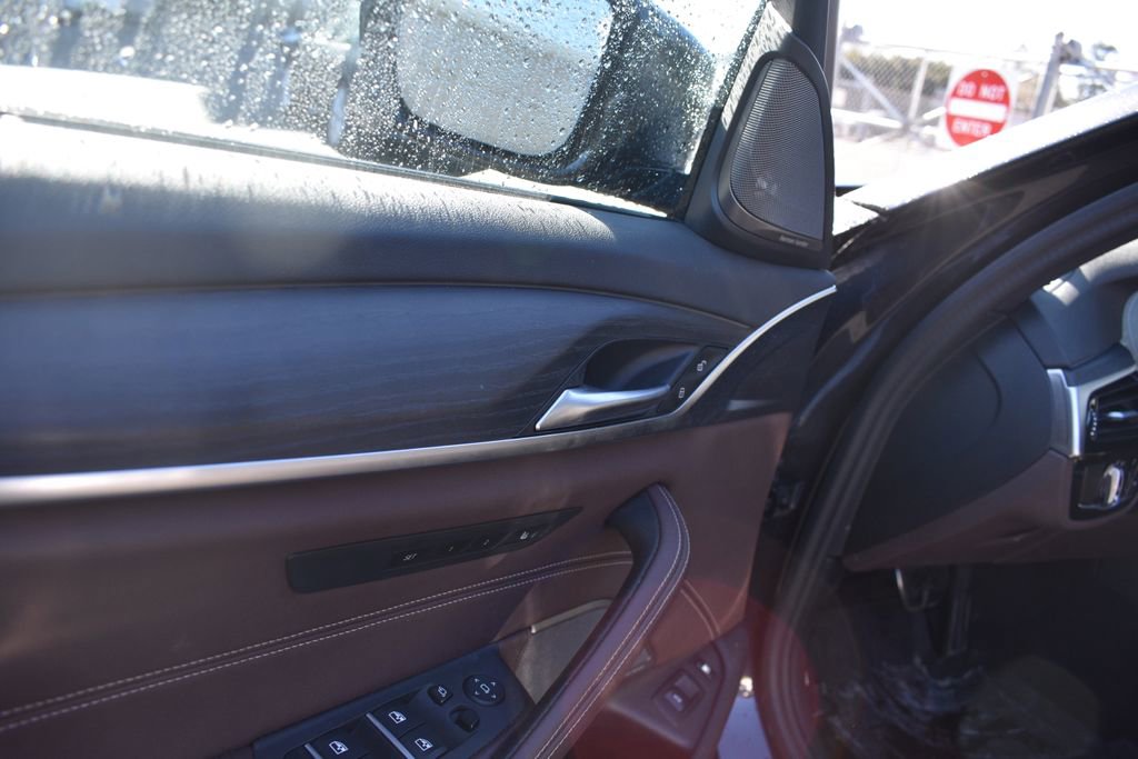 Used 2023 BMW 530e xDrive w/ Premium Package image 14