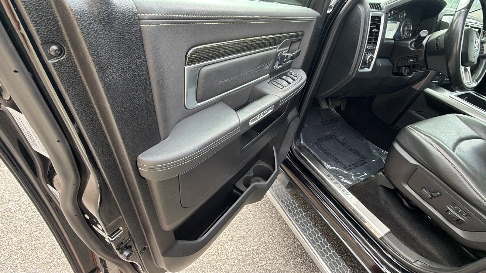 Used 2015 RAM 1500 Limited AWD/4WD image 14