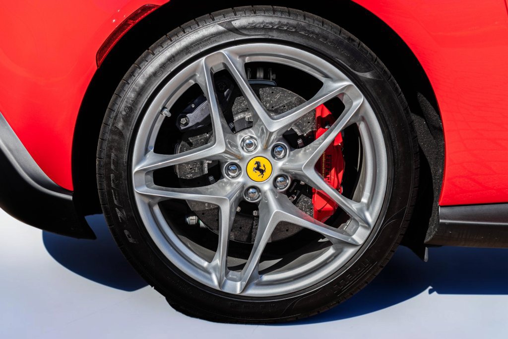 Certified 2025 Ferrari Roma Spider RWD image 61