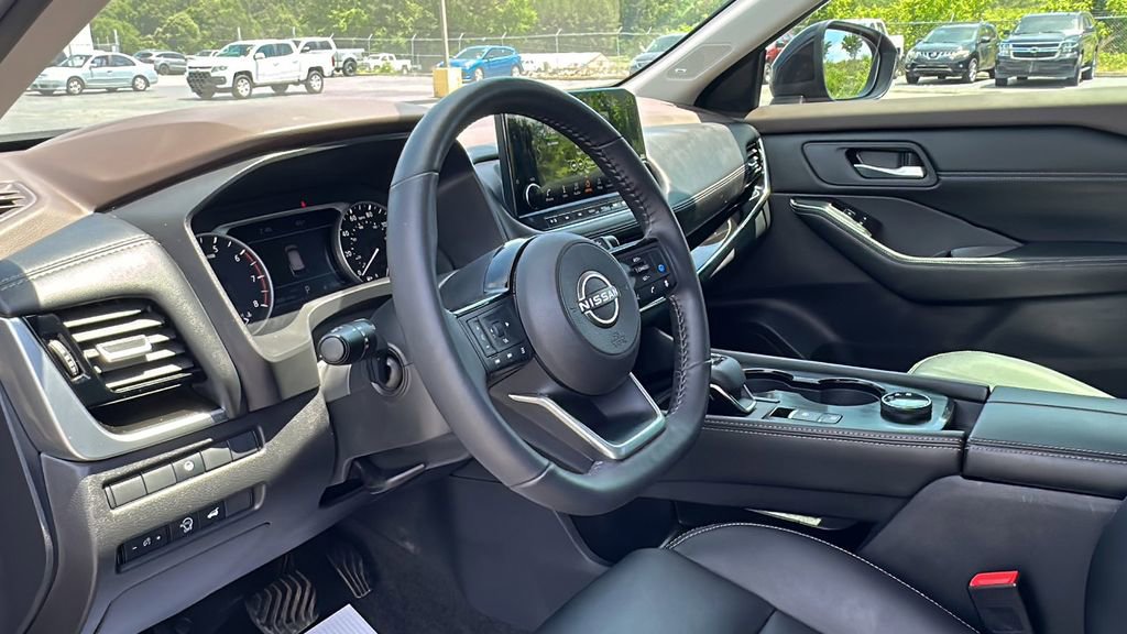 Used 2023 Nissan Rogue SL w/ SL Premium Package image 11