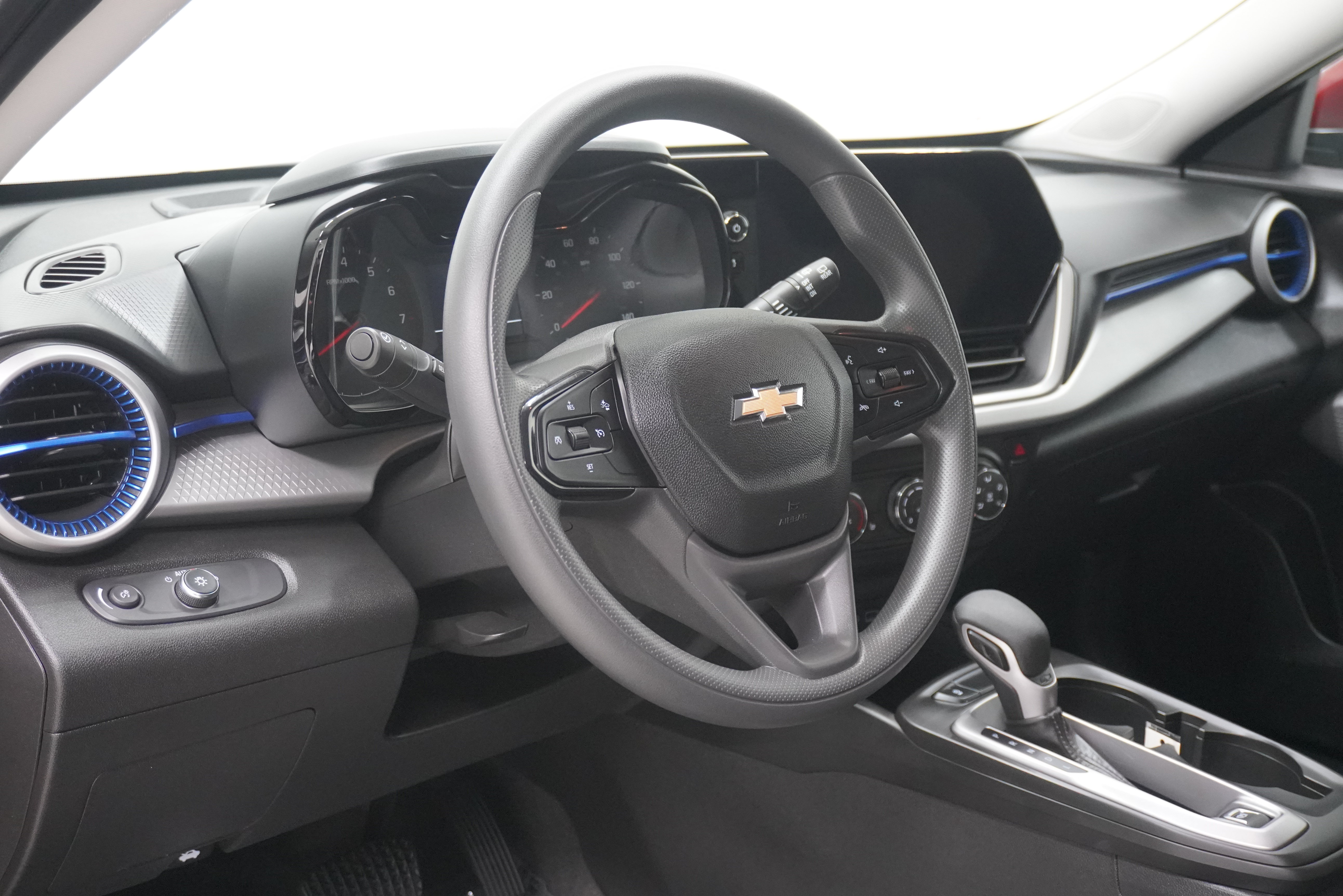 Used 2024 Chevrolet Trax LS w/ LS Convenience Package FWD image 10