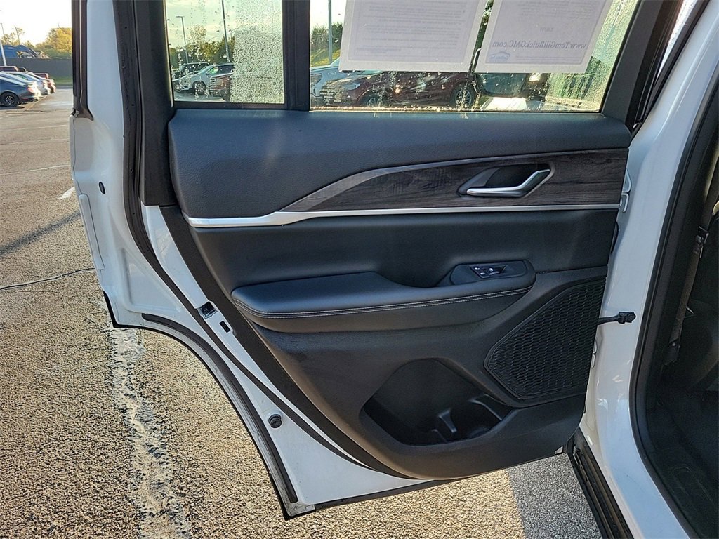 Used 2023 Jeep Grand Cherokee Limited image 13