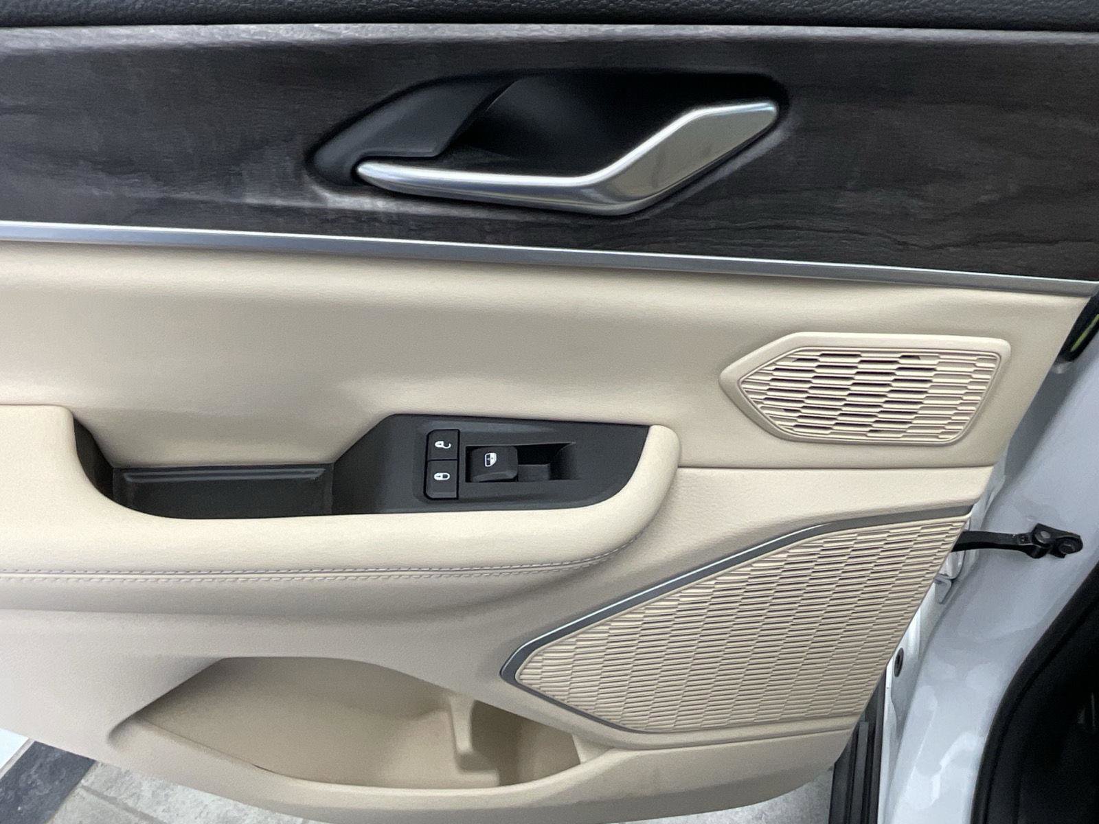 Used 2024 Jeep Grand Cherokee Limited 4xe image 22