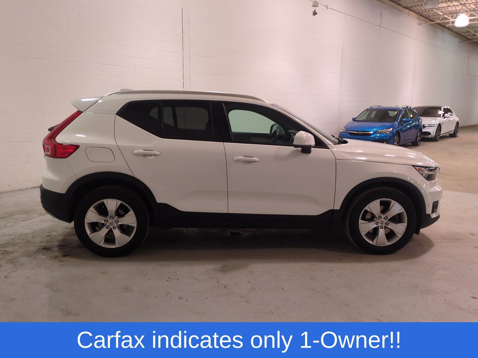 Used 2019 Volvo XC40 T5 Momentum image 2
