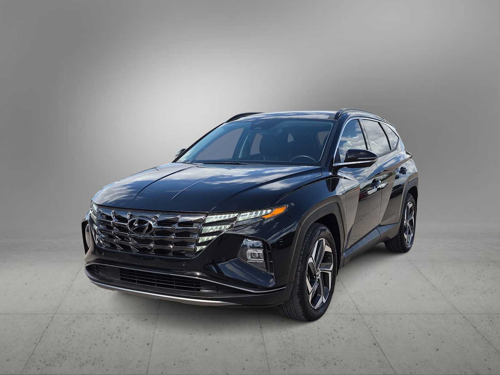Certified 2022 Hyundai Tucson Limited w/ Cargo Package FWD image 4