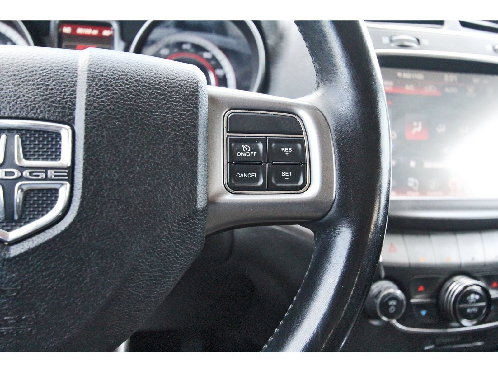 Used 2019 Dodge Journey Crossroad w/ Nav & Sun Group FWD image 23