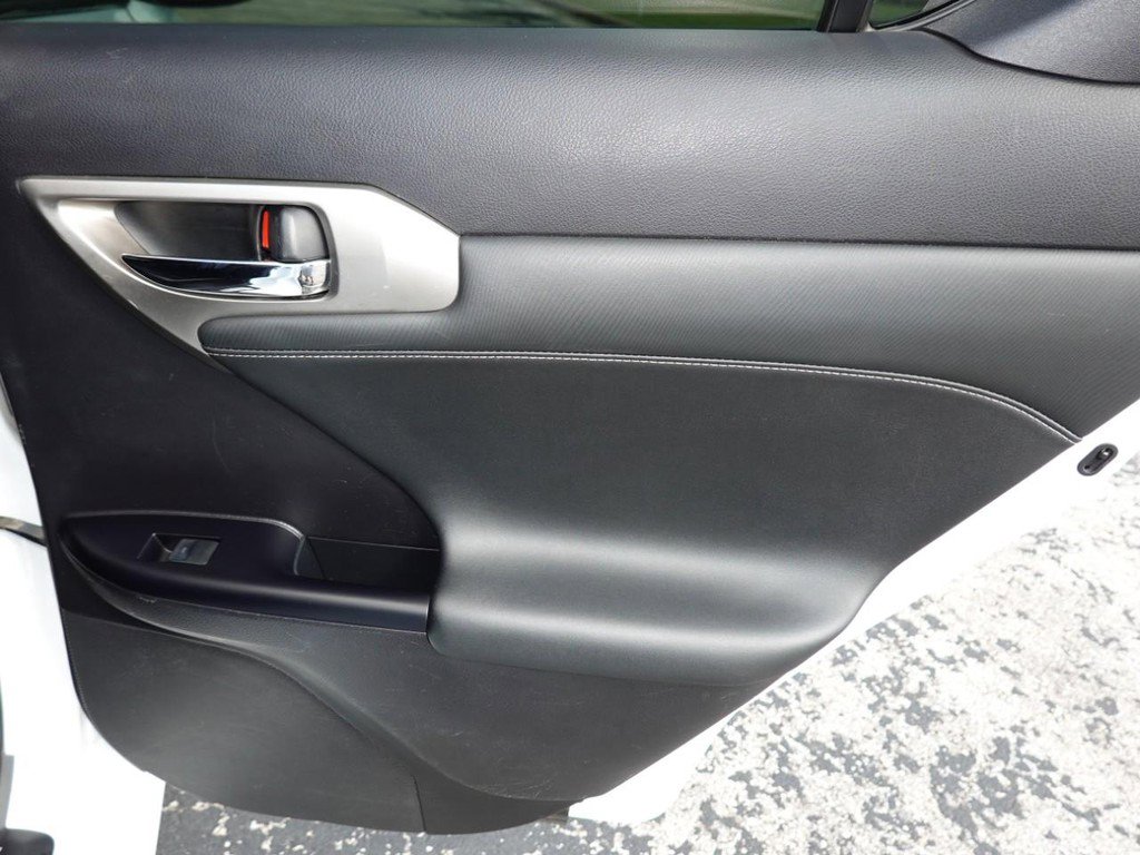 Used 2015 Lexus CT 200h w/ Navigation Package FWD image 26