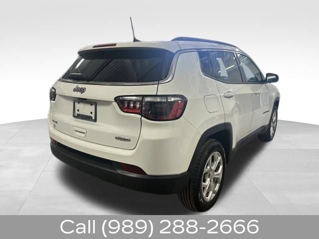 Used 2024 Jeep Compass Latitude AWD/4WD image 5