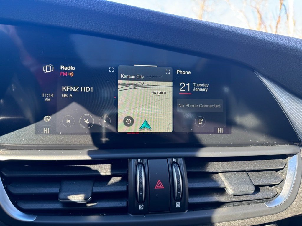 New 2025 Alfa Romeo Giulia AWD w/ Veloce Package AWD image 32