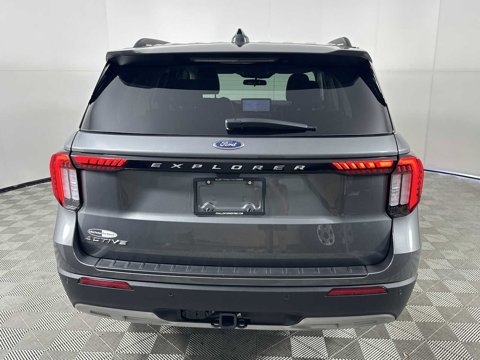 Used 2025 Ford Explorer Active w/ Active Comfort Package RWD image 7