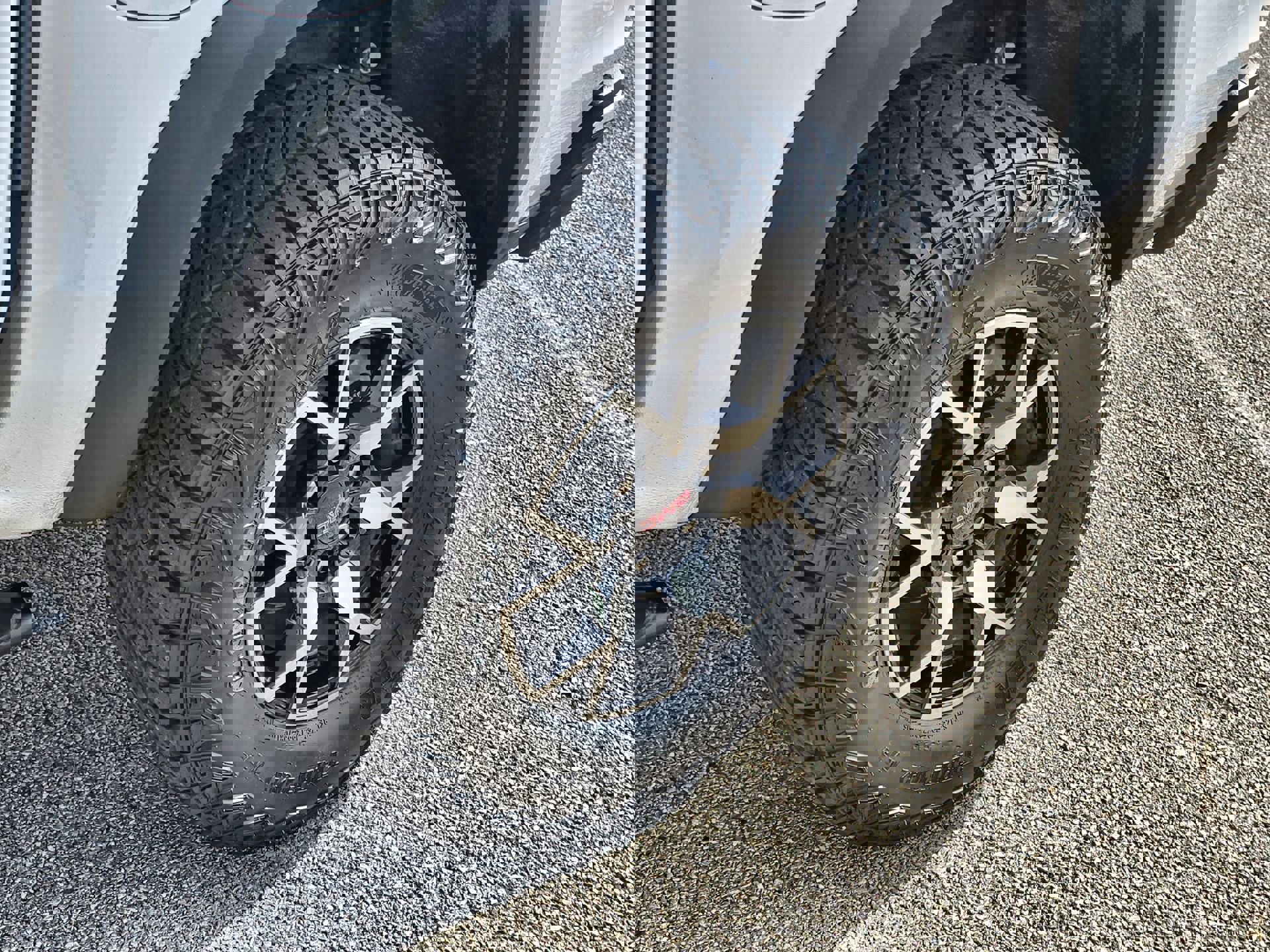 Used 2024 GMC Canyon AT4X image 11