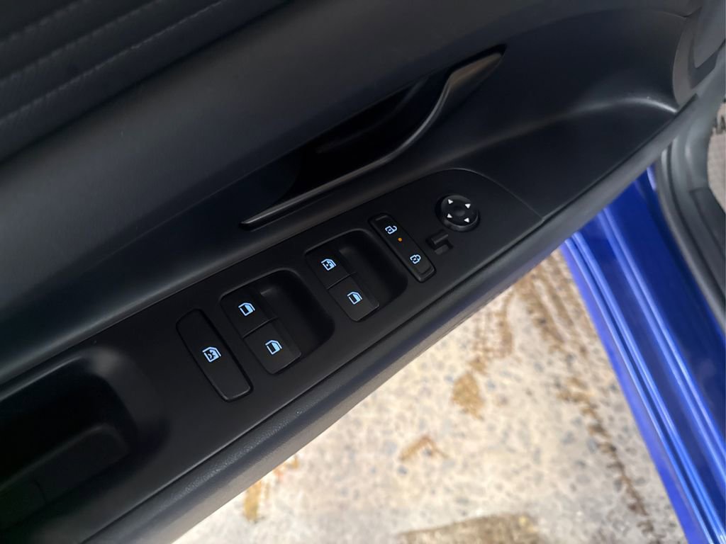 Used 2025 Hyundai Elantra Sport image 33