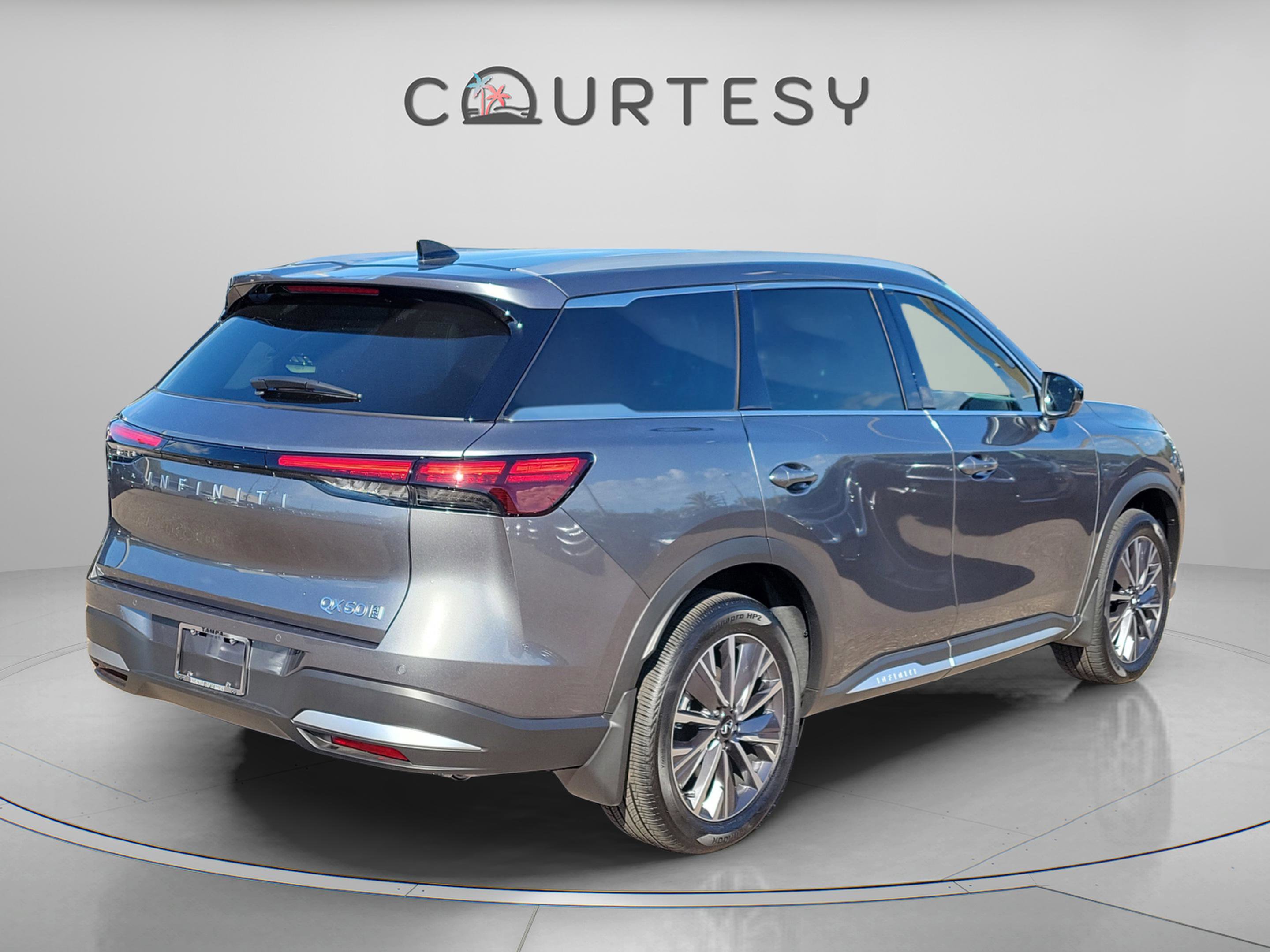 New 2026 INFINITI QX60 Luxe w/ Family Package image 4