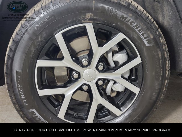 Used 2024 Jeep Grand Cherokee Limited AWD/4WD image 10