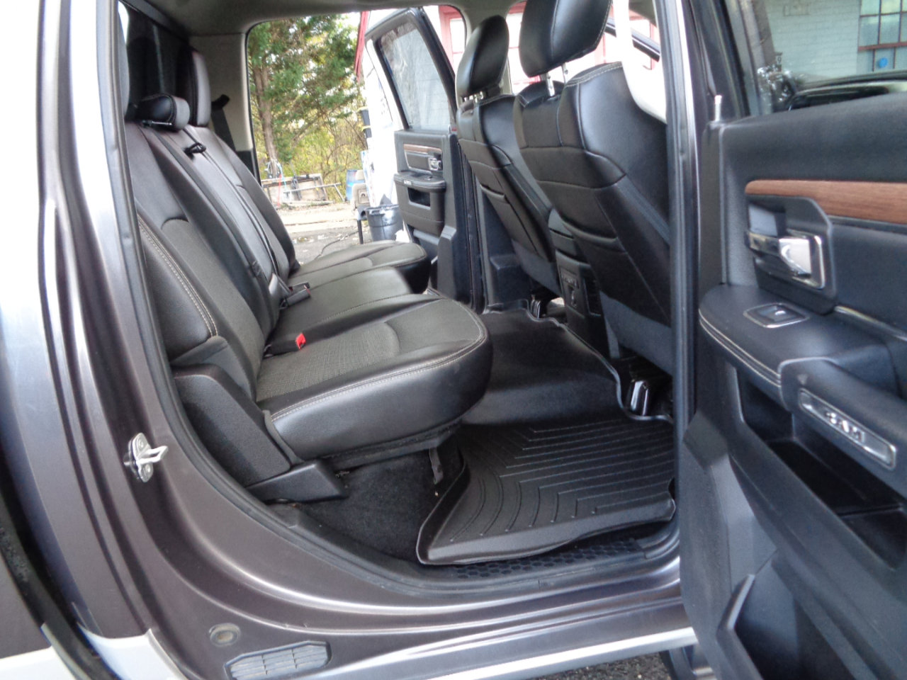 Used 2014 RAM 1500 Laramie w/ Convenience Group image 20