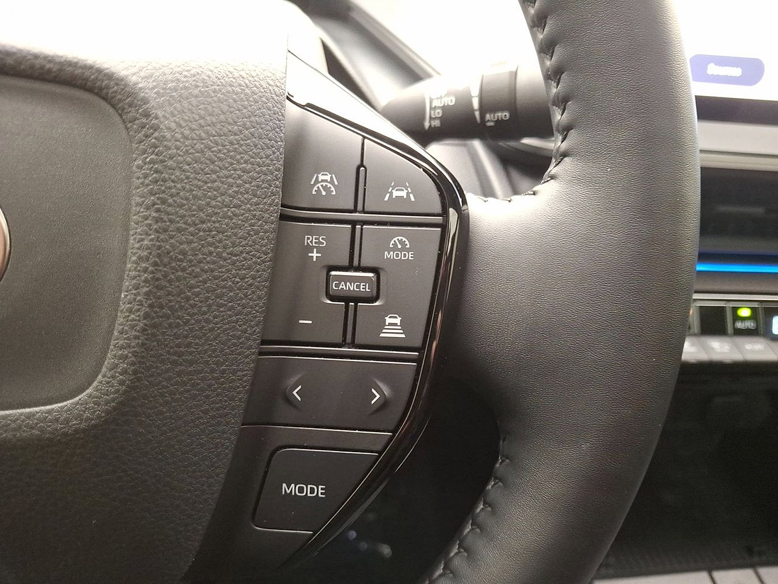 Used 2023 Toyota Prius XLE image 18