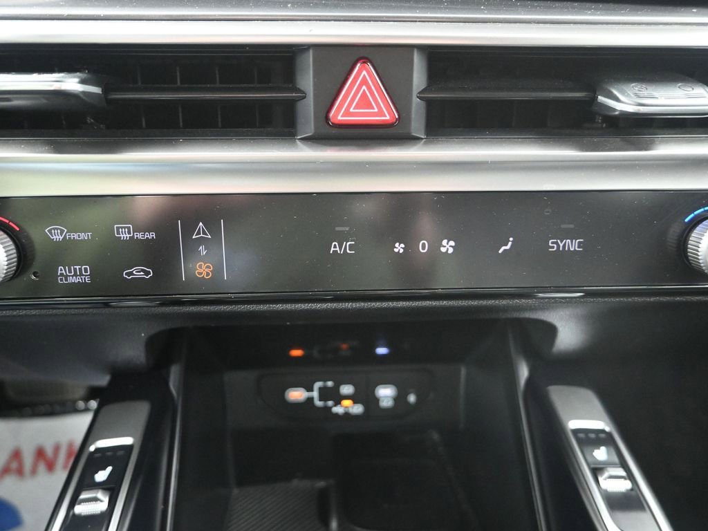 Certified 2024 Kia Sorento EX w/ Panoramic Sunroof Package image 21