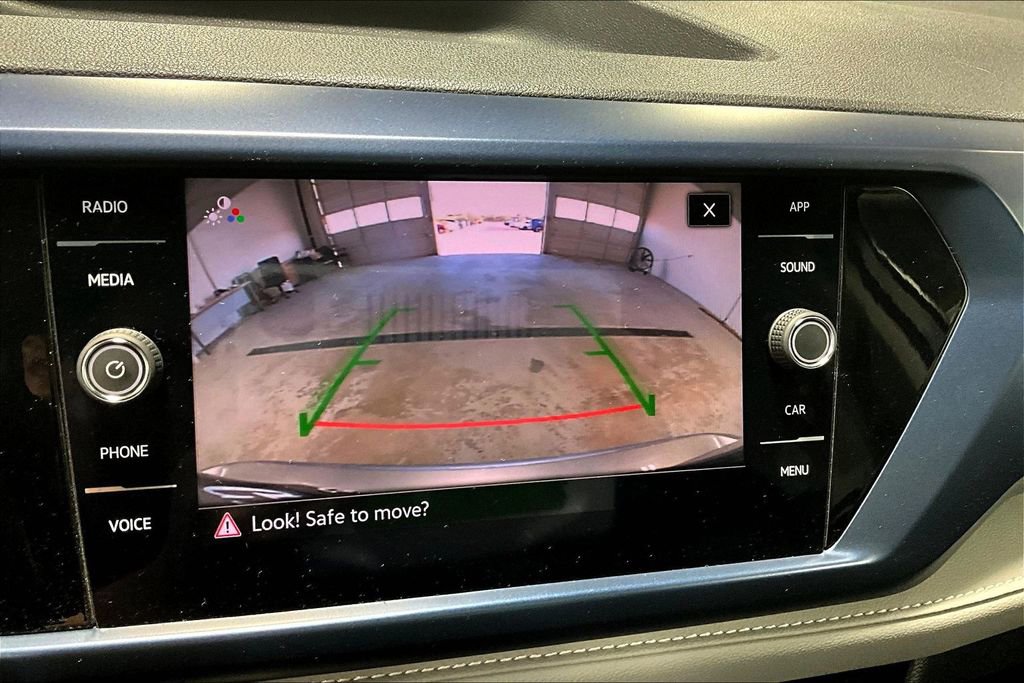 Used 2024 Volkswagen Taos SE image 29