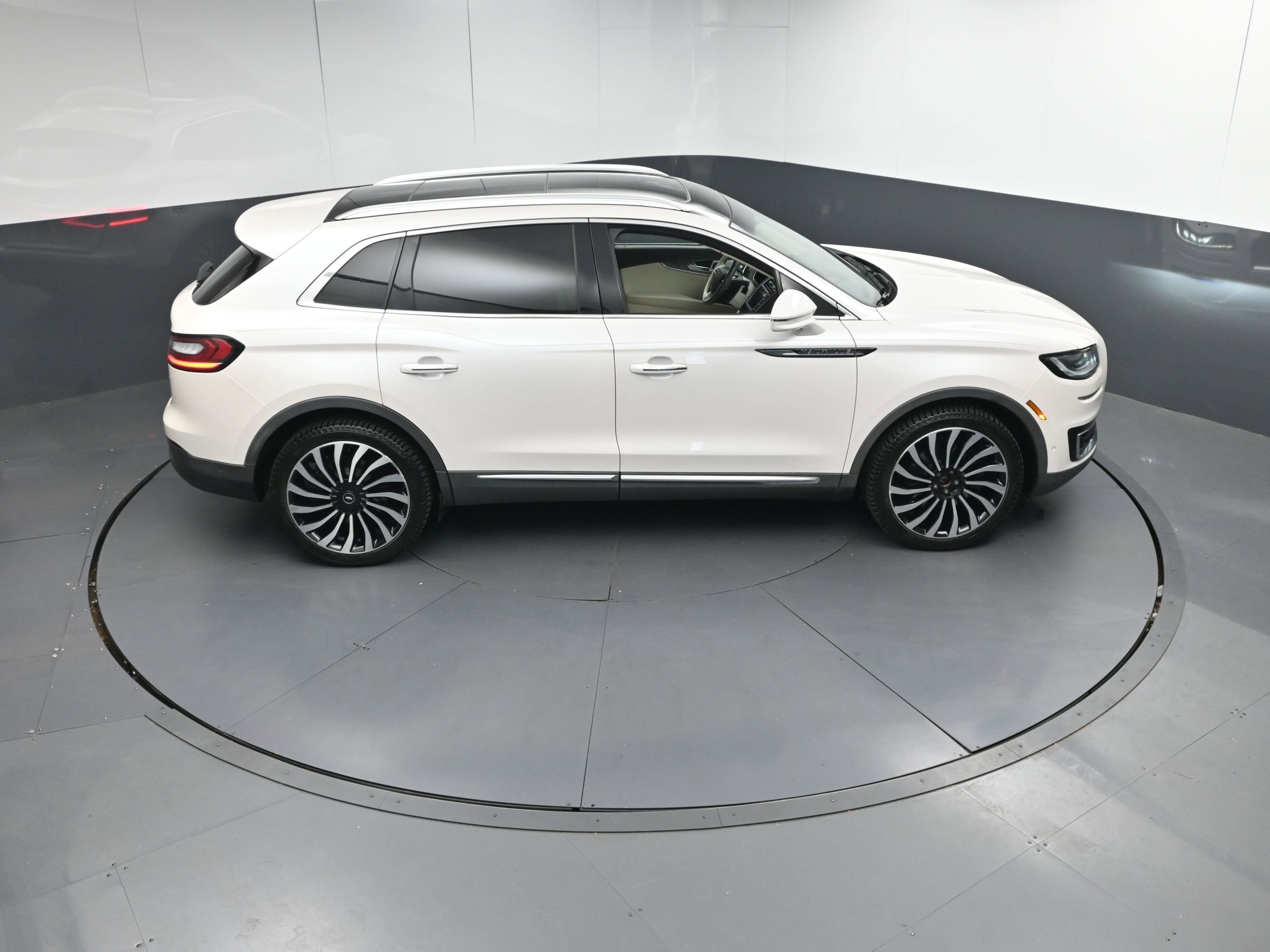Used 2019 Lincoln Nautilus Black Label image 39