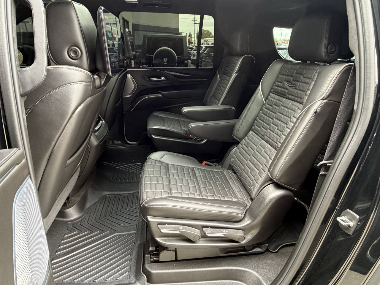 Used 2023 Cadillac Escalade ESV Sport Platinum w/ LPO, ONYX Package AWD/4WD image 20