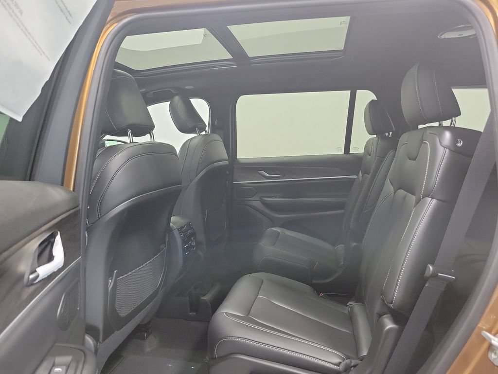 New 2026 Jeep Grand Cherokee L Limited AWD/4WD image 10