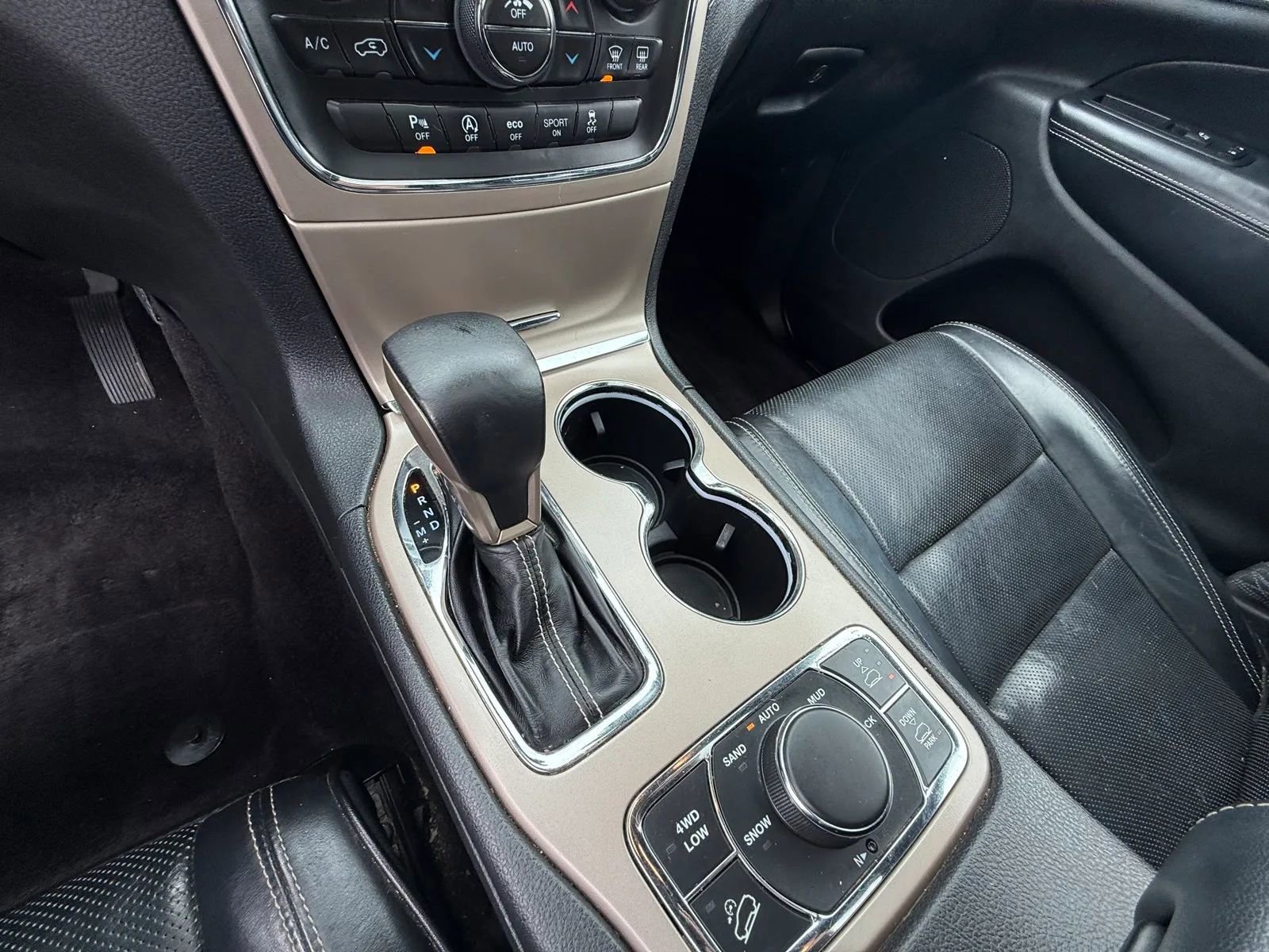 Used 2017 Jeep Grand Cherokee Overland image 29