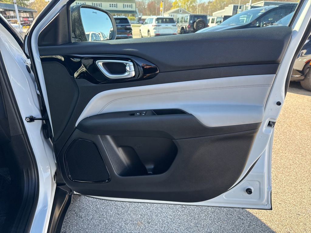 Used 2024 Jeep Compass Limited image 29