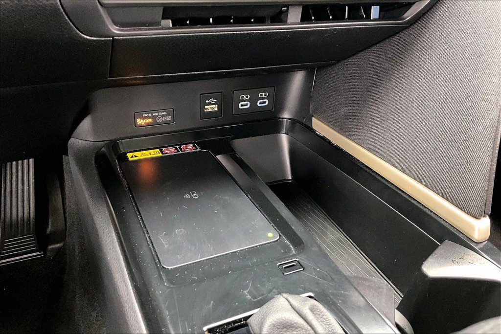 Used 2025 Toyota Camry LE FWD image 32