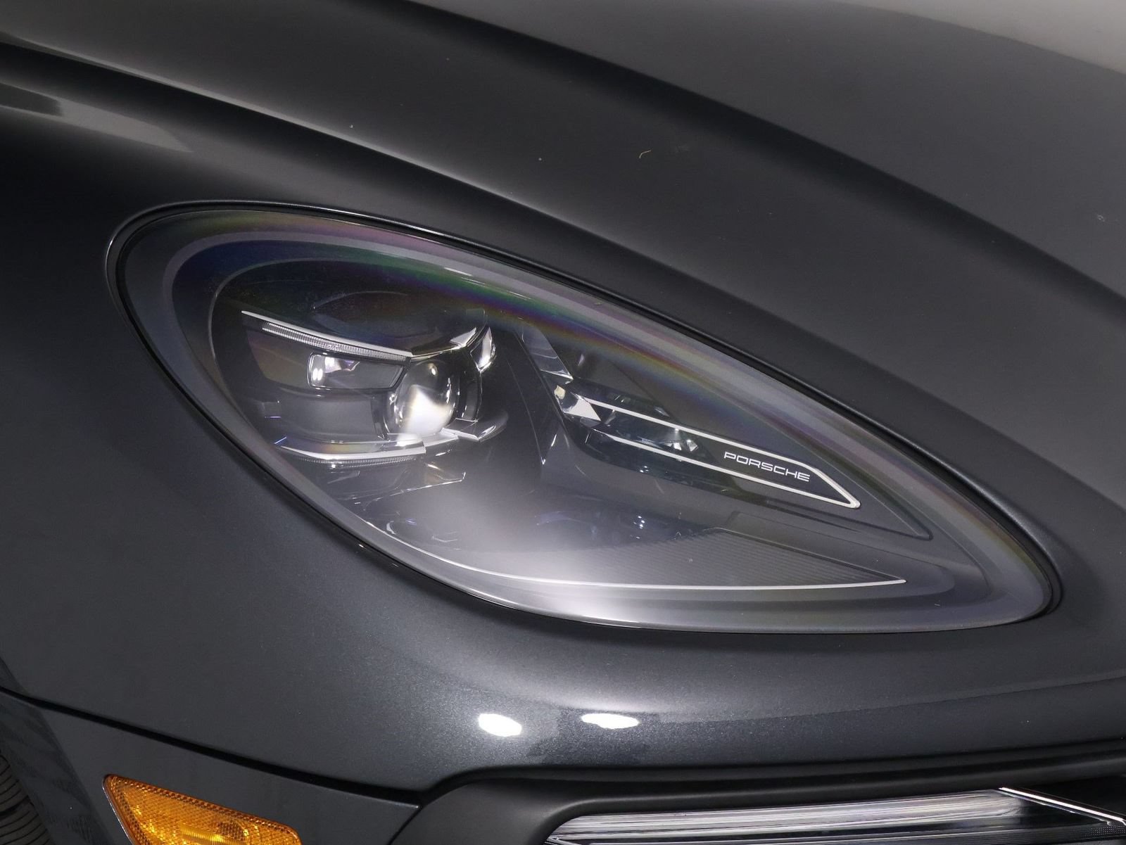 Certified 2024 Porsche Macan AWD/4WD image 28