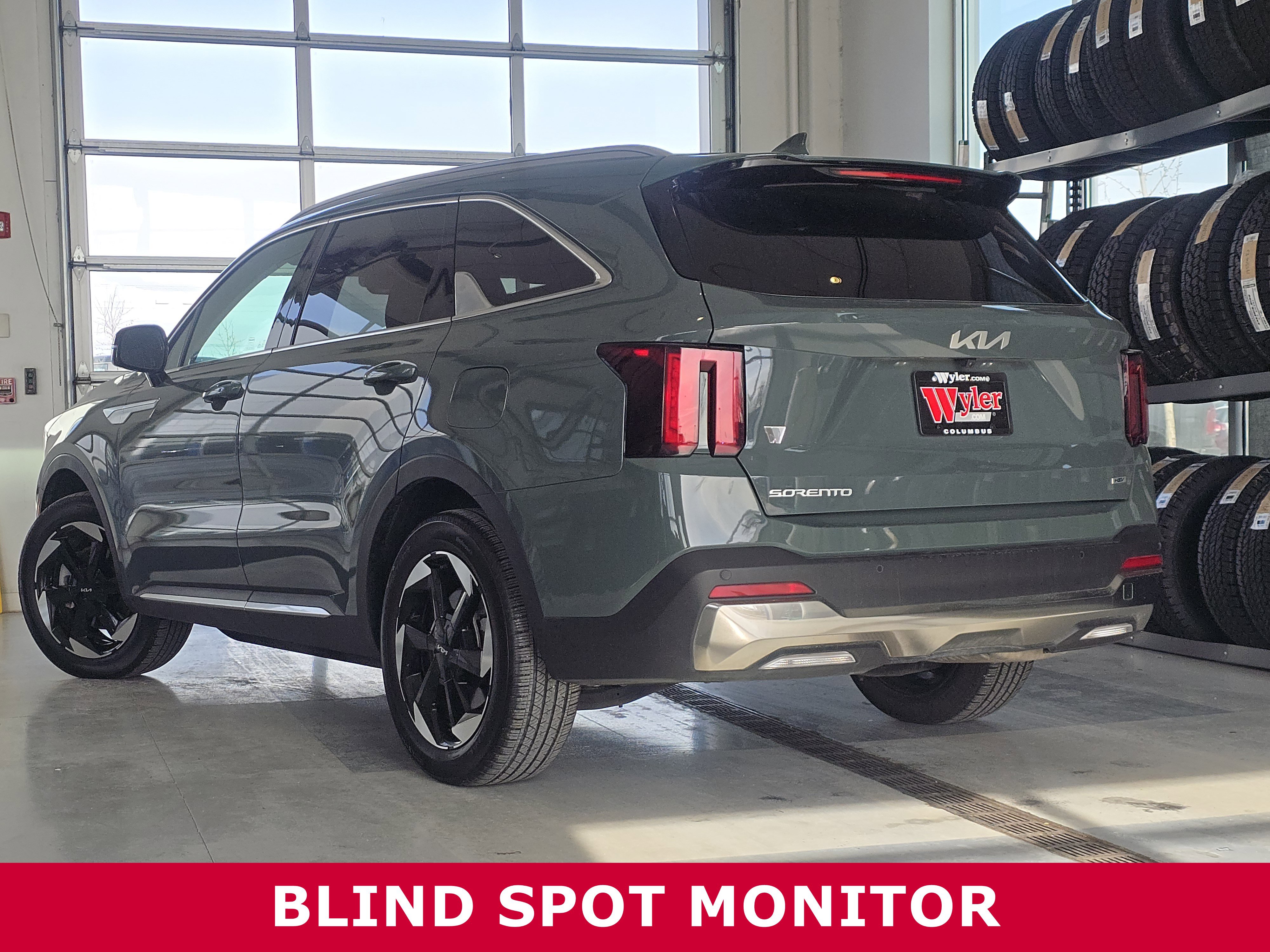 Used 2025 Kia Sorento EX image 12