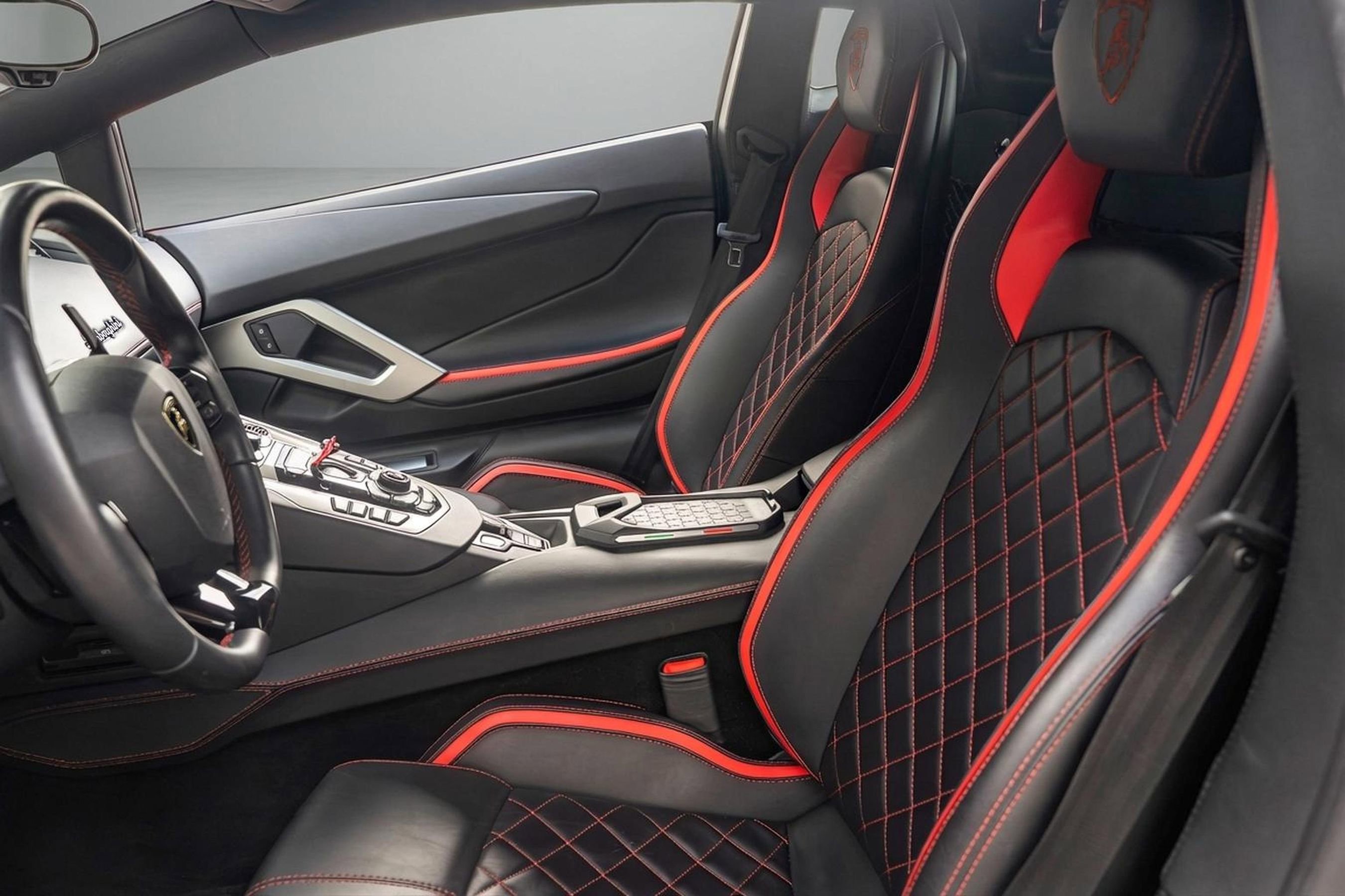 Used 2019 Lamborghini Aventador S AWD/4WD image 4