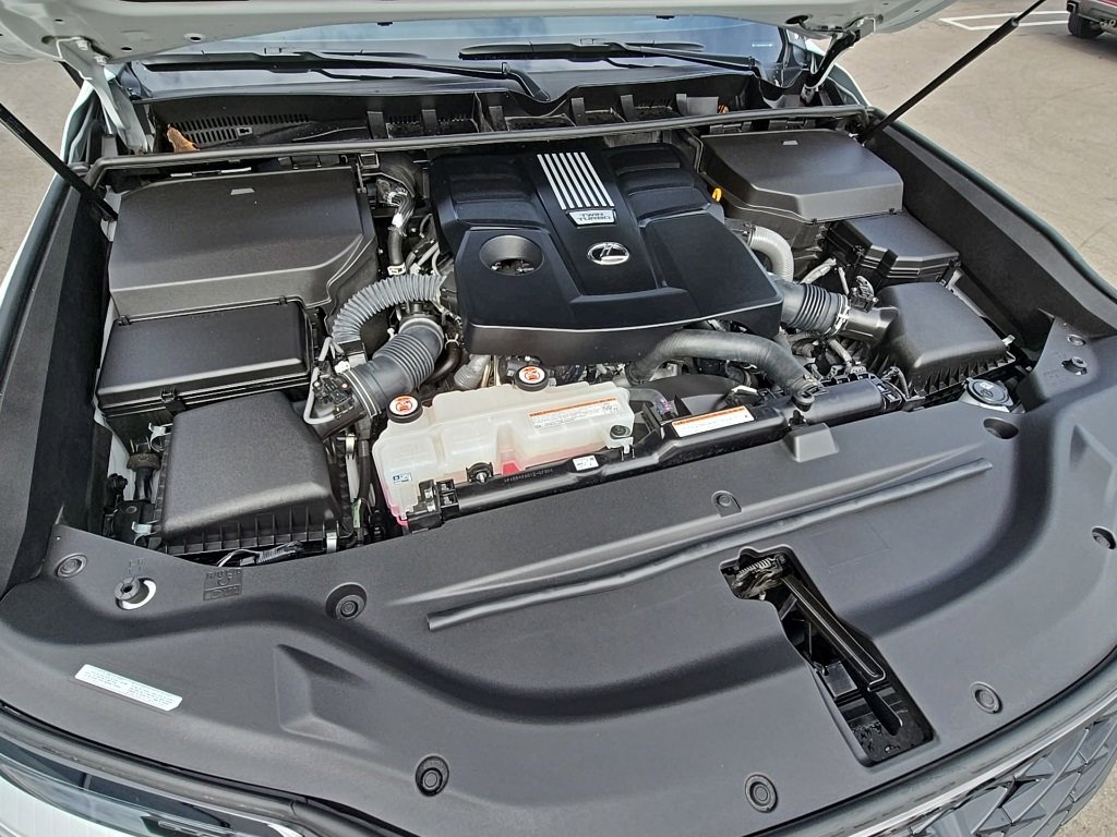 Used 2024 Lexus LX 600 F Sport image 10