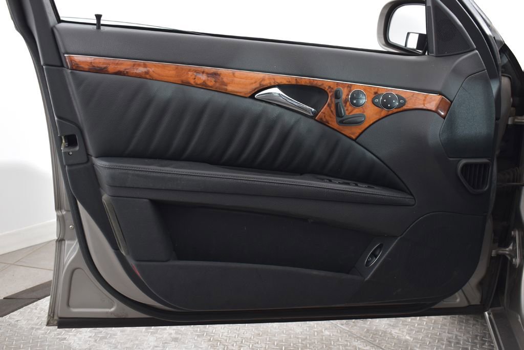 Used 2004 Mercedes-Benz E 500 Sedan image 9