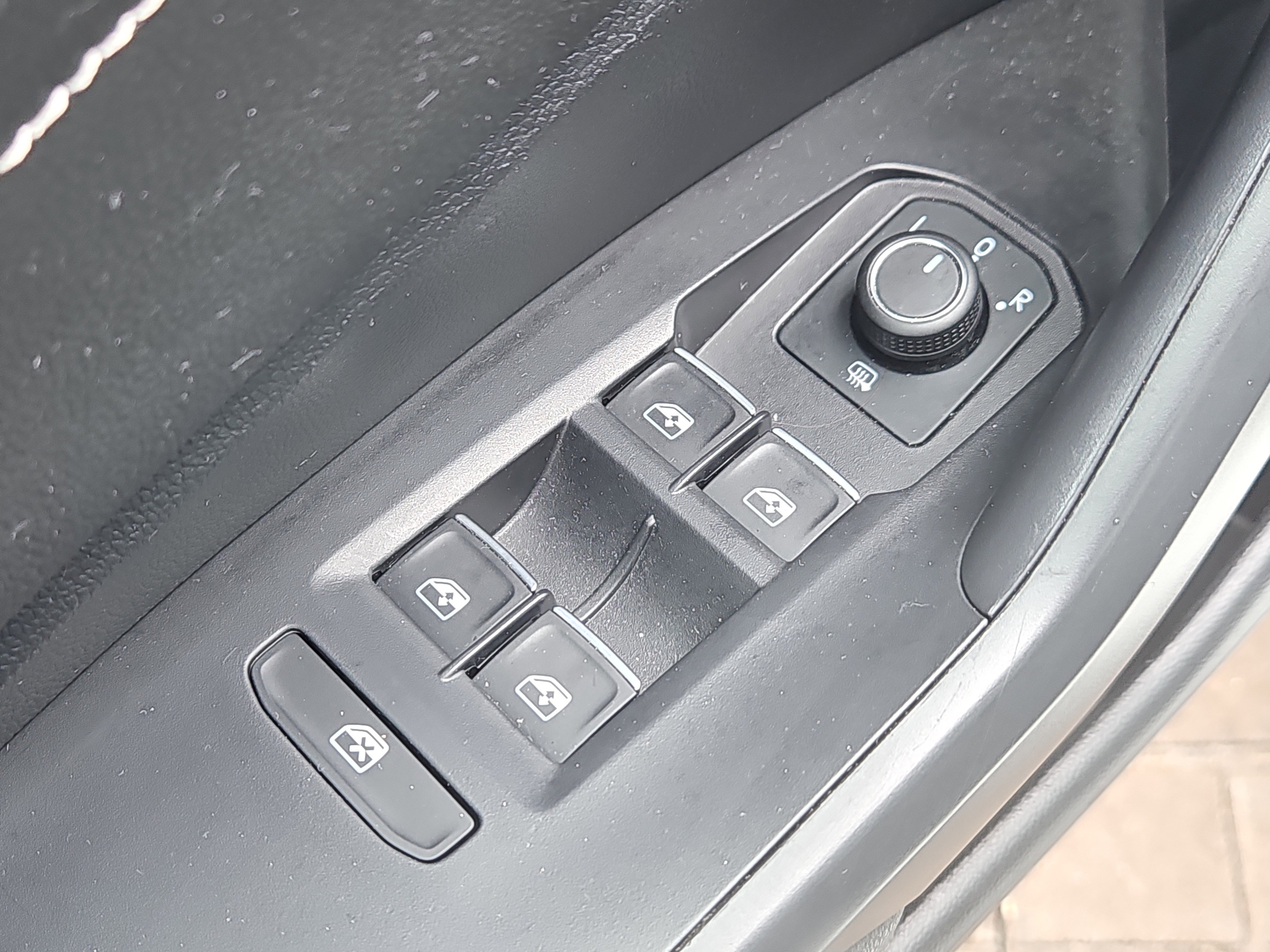 Certified 2022 Volkswagen Jetta SEL image 25