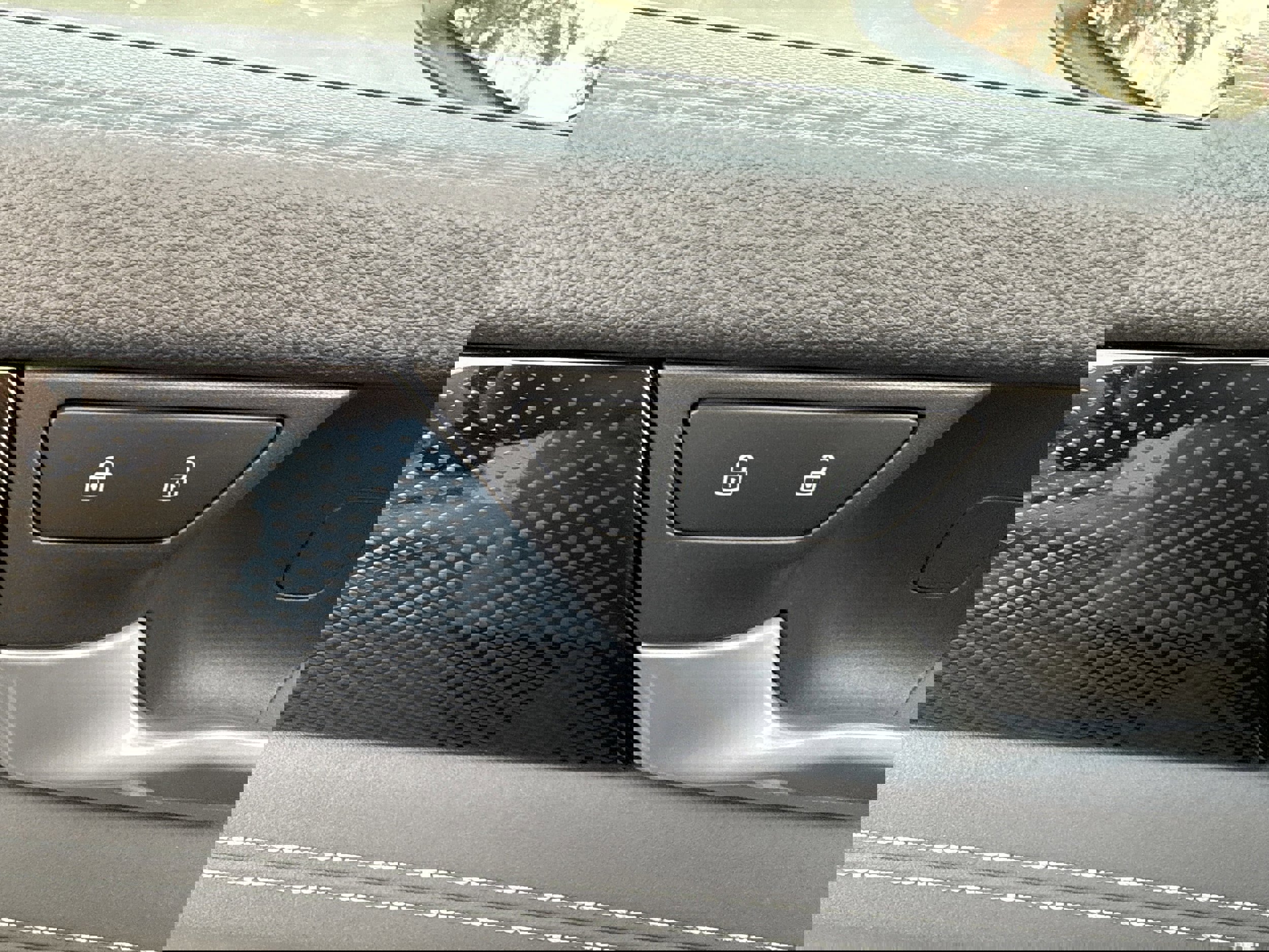 New 2025 Volkswagen Tiguan SE image 17