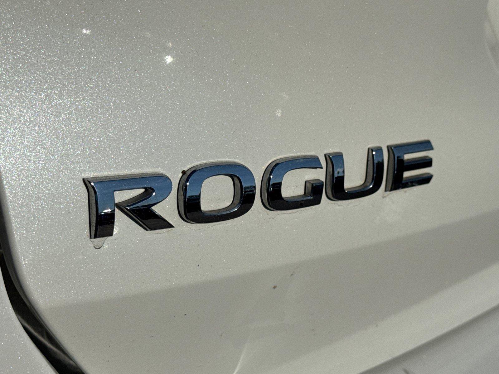 Used 2016 Nissan Rogue SV FWD image 13