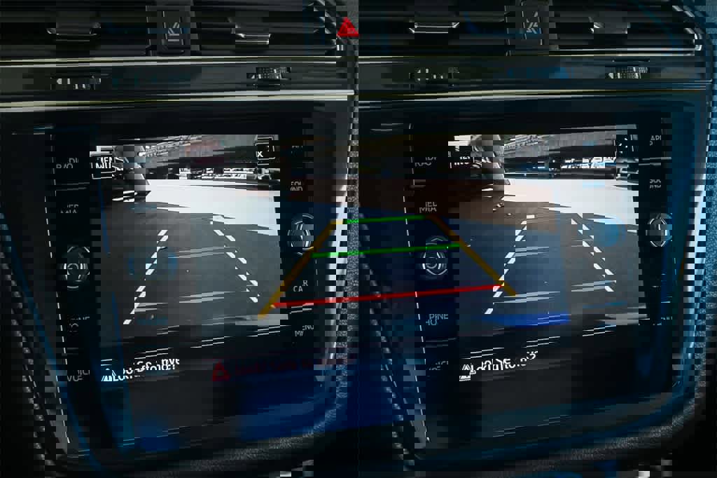 Used 2019 Volkswagen Tiguan SE w/ Panoramic Sunroof Package image 25